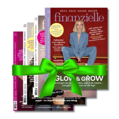 4 Titelbilder der Zeitschrift Finanzielle mit einer gr&uuml;nen Schleife als Geschenk verpackt